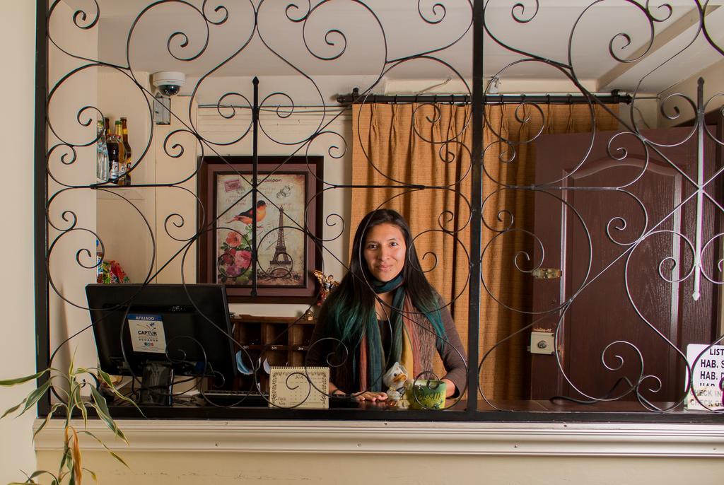 Hostal Capri Quito Bagian luar foto