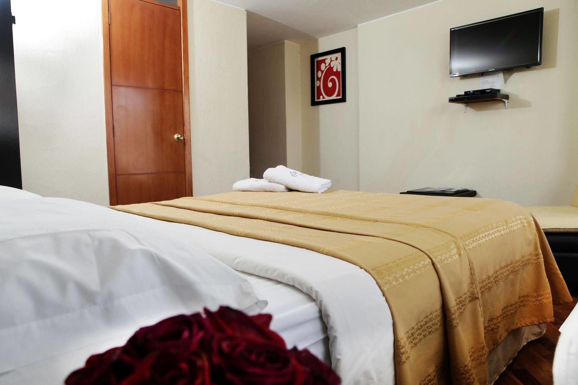Hostal Capri Quito Bagian luar foto