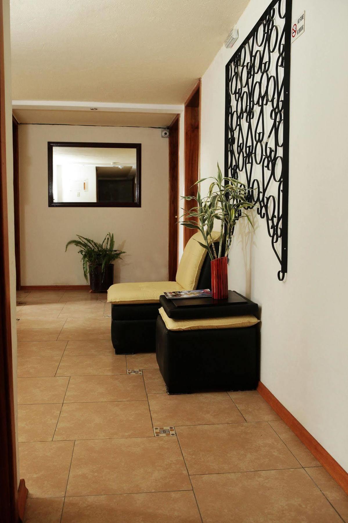 Hostal Capri Quito Bagian luar foto