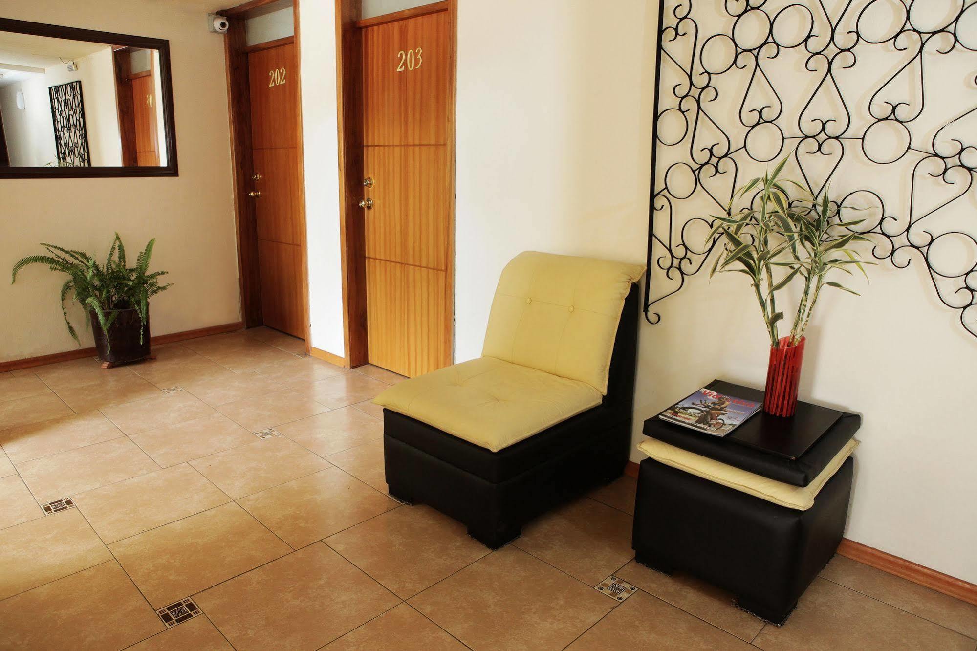 Hostal Capri Quito Bagian luar foto